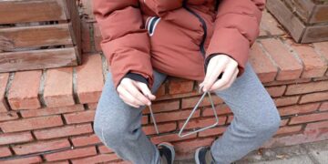 Πτολεμαΐδα: Παραμονή Χριστουγέννων με τρίγωνα – κάλαντα από παιδιά στους δρόμους