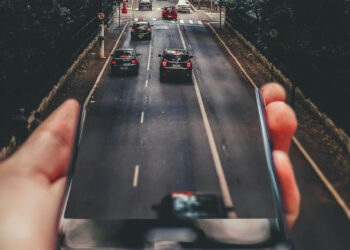 Κινητά τηλέφωνα: Έρχεται το τέλος τους – Με τι θα αντικατασταθούν