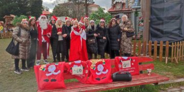 Άρωμα Χριστουγέννων σκόρπισαν οι κομμωτές της Πτολεμαΐδας