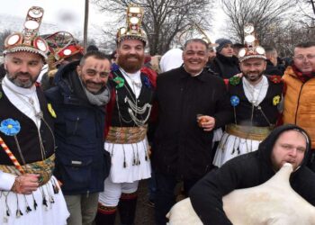 Σε Τετράλοφο και Άγιο Δημήτριο ο Γιάννης Κοκκαλιάρης για το έθιμο των Μωμόγερων (Βίντεο+Φωτογραφίες)