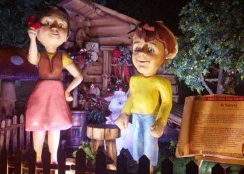 Τους πρώτους τους “θαυμαστές” δέχονται “ΤΑ ΠΑΡΑΜΥΘΙΑ ΤΟΥ ΚΟΣΜΟΥ ” του Δήμου Εορδαίας, στο Παλιό Πάρκο Πτολεμαΐδας ! (ρεπορτάζ της Κούλας Πουλασιχίδου)