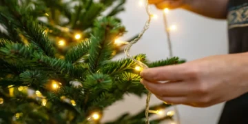 Ρεύμα: Πόσο «καίνε» τα χριστουγεννιάτικα λαμπάκια;