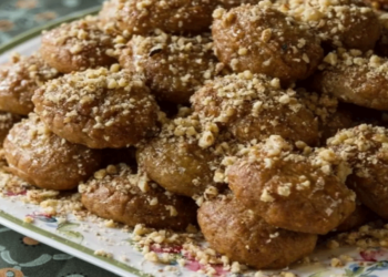 Θεμιστοκλέους: Με μέτρο τα γλυκά στις γιορτές – Το χιουμοριστικό βίντεο του υφυπουργού Υγείας στο TikTok