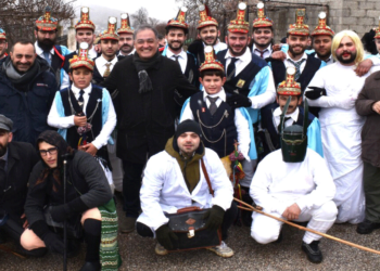 Στους Μωμόγερους της Σκήτης ο Δήμαρχος Κοζάνης Γιάννης Κοκκαλιάρης (Βίντεο+Φωτογραφίες)