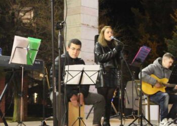 Μια Ζεστή Μουσική Βραδιά στην Κεντρική Πλατεία Πτολεμαΐδας