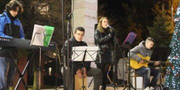 Μια Ζεστή Μουσική Βραδιά στην Κεντρική Πλατεία Πτολεμαΐδας