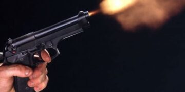 Έβγαλε όπλο και πυροβόλησε στον αέρα μέσα στο μαγαζί- Πρωτοφανές περιστατικό στο χορό των Συλλόγων της Αιανής