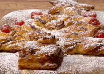 Το πιο εύκολο χριστουγεννιάτικο δέντρο από σφολιάτα