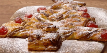 Το πιο εύκολο χριστουγεννιάτικο δέντρο από σφολιάτα