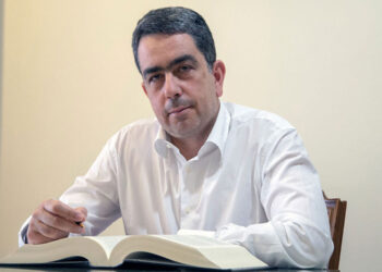 Εάν οι αντιδημοκρατικές πρακτικές θεωρούνται το «σωστό»,  τότε εγώ είμαι με το «λάθος» – του Γιάννη Θεοφύλακτου