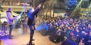 Πλημμύρησε από κόσμο η “ΑΥΛΗ ΤΩΝ ΒΟΥΝΩΝ” στα Γρεβενά στη συναυλία του Γιώργου Τσαλίκη (Βίντεο+Φώτο)