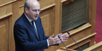 Αυξήσεις μισθών και συντάξεων το 2025 – Ποιες είναι οι 9 θετικές αλλαγές για τους πολίτες, σύμφωνα με τον Κ. Χατζηδάκη