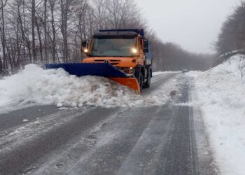 Αποχιονισμοί με μηχανήματα της Π.Ε. Καστοριάς σε Κλεισούρα – Βλαστη, Λιανοτόπι και Κοτύλη (Φωτογραφίες + Βίντεο)