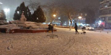 Ξεκίνησε ο χιονοπόλεμος στην Πτολεμαΐδα