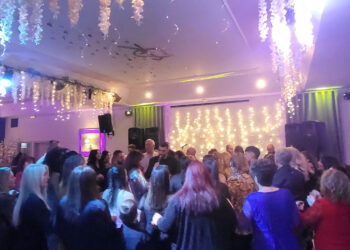 Γλέντι μέχρι πρωίας στο καθιερωμένο ρεβεγιόν του Rose Garden Events Hall