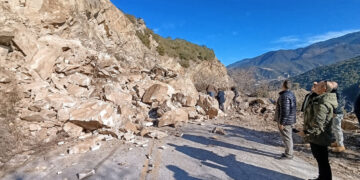 Αποκλείστηκε ο δρόμος από τα Ίμερα προς τον Υδροηλεκτρικό Σταθμό Πολυφύτου μετά από κατολίσθηση βράχων