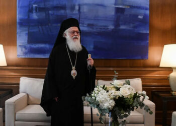 Επιδεινώθηκε η υγεία του Αρχιεπισκόπου Αλβανίας  – Εσπευσμένα στην Αθήνα
