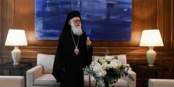 Επιδεινώθηκε η υγεία του Αρχιεπισκόπου Αλβανίας  – Εσπευσμένα στην Αθήνα