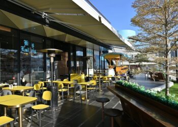 Στο «στόχαστρο» οι σόμπες εξωτερικού χώρου: Απαγορευτικό σε Βαρκελώνη και Γαλλία – Φαγητό και ποτό στο… κρύο