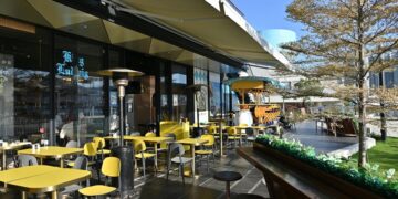 Στο «στόχαστρο» οι σόμπες εξωτερικού χώρου: Απαγορευτικό σε Βαρκελώνη και Γαλλία – Φαγητό και ποτό στο… κρύο