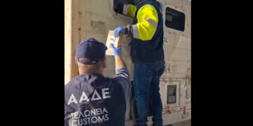 Θεσσαλονίκη: Κατασχέθηκαν 29 κιλά κοκαΐνης, κρυμμένα σε κοντέινερ με μπανάνες (βίντεο)