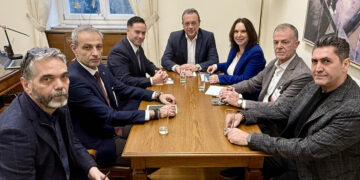 Συνάντηση Σ. Φάμελλου – Κ. Βέττα με την Ομοσπονδία Ξενοδόχων – “Ο κλάδος να έχει αξιοπρεπείς θέσεις εργασίας”