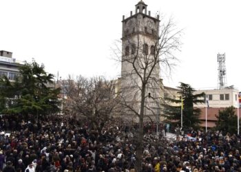 Πλήθος κόσμου στη διαδήλωση για το δυστύχημα των Τεμπών στην Κοζάνη