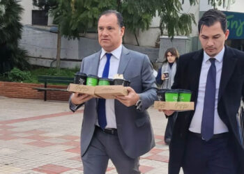 Άδωνις Γεωργιάδης: Έδωσε εντολή σε κλειδαρά να ανοίξει το φαρμακείο του ΕΟΠΥΥ και μάζεψε τις συνταγές των ασφαλισμένων