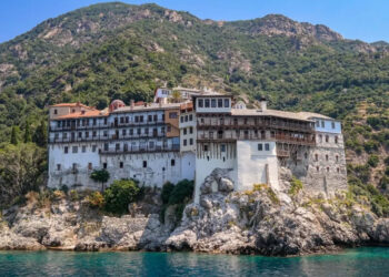 Καταφύγιο στο Άγιο Όρος βρήκαν 22 Ουκρανοί στρατιώτες