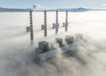 Έντονα ομιχλώδες το τοπίο στον ΑΗΣ Καρδιάς και τη γύρω περιοχή (Εντυπωσιακές φωτογραφίες και βίντεο)