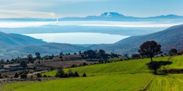 Προορισμοί για δύο στην Ελλάδα: Περπατώντας ανάμεσα σε αμπελοκαλλιέργειες στο Αμύνταιο