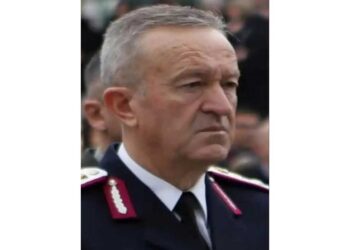 Αποστρατεύτηκε με το κεφάλι ψηλά …! (Της Κούλας Πουλασιχίδου)