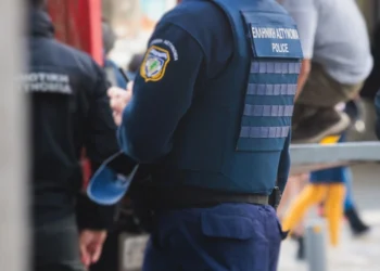 Δίωξη για βιασμό ανηλίκου στη σύζυγο του αστυνομικού της Βουλής