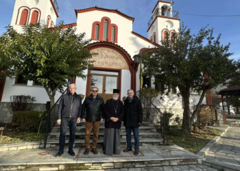 Ο Πρόεδρος Τ.Κ. Καταφυγίου του Δήμου Βελβεντού Ιωάννης Τζέλλας με συνεργάτες του, στον Άγιο Διονύσιο Βελβεντού – Του παπαδάσκαλου Κωνσταντίνου Ι. Κώστα