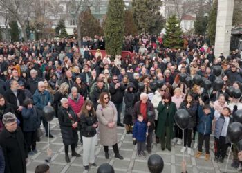 Πλάνα με drone από τη διαδήλωση για την τραγωδία των Τεμπών στην Πτολεμαΐδα (Βίντεο: Digital Creations)