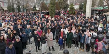 Πλάνα με drone από τη διαδήλωση για την τραγωδία των Τεμπών στην Πτολεμαΐδα (Βίντεο: Digital Creations)