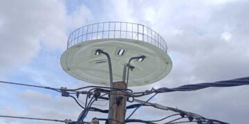 Συνεργείο του ΔΕΔΔΗΕ Φλώρινας τοποθετεί φωλιές για πελαργούς στην Τοπική Κοινότητα Νίκης