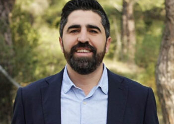 Βουλευτής της ΝΔ έσβησε φωτιά στη Φλώρινα με τον πυροσβεστήρα του αυτοκινήτου του