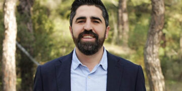 Βουλευτής της ΝΔ έσβησε φωτιά στη Φλώρινα με τον πυροσβεστήρα του αυτοκινήτου του
