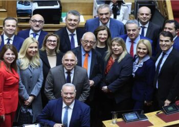 Νέος Πρόεδρος της Βουλής ο Κακλαμάνης με 247 ψήφους: «Σε αυτή την αίθουσα δεν υπάρχουν γαλάζιοι, πράσινοι, κόκκινοι»