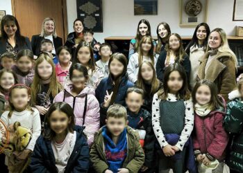 Προσφορά αγάπης προς το Κοινωνικό Παντοπωλείο Αμυνταίου από τα παιδιά του ΚΔΑΠ ABEBABLΩM