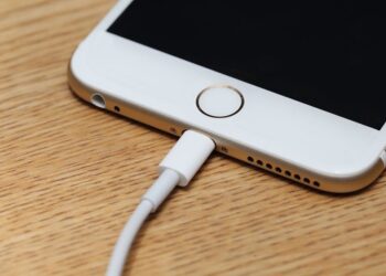 Γιατί δεν πρέπει να φορτίζετε το κινητό στο 100%