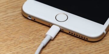 Γιατί δεν πρέπει να φορτίζετε το κινητό στο 100%