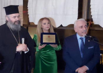 “Καρφίτσα ” δεν έπεφτε στην εκδήλωση του Π.Τ. ΕΕΣ Πτολεμαΐδας για την ανακήρυξη του Μητροπολίτου Φ.Π.Ε. κ.κ.Ειρηναίου σε ΕΠΊΤΙΜΟ ΜΈΛΟΣ του, από τον Πρόεδρο του ΕΕΣ Dr Αντώνιο Αυγερινό! (της Κούλας Πουλασιχίδου)