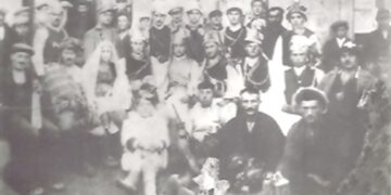 Τα πρώτα παραδοσιακά, ΜΟΜΟΕΡΙΑ, από τα Ούτσενα (Κομνηνά), 6 Ιανουάριου 1926 – Από τη στήλη του Γ. Καζαντζή στον ΠΑΛΜΟ