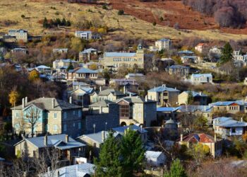 Το Νυμφαίο στα 5 χωριά της Ελλάδας για την “αληθινή εμπειρία του χειμώνα”, σύμφωνα με το Travel