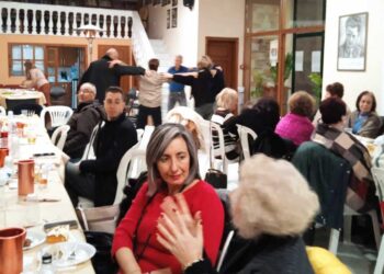 Μεγάλο γλέντι στην κοπή της Βασιλόπιτας της χορωδίας του Συλλόγου Μικρασιατών Πτολεμαΐδας (Φωτογραφίες)