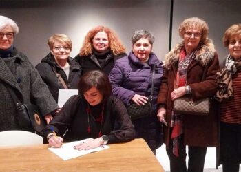 Παρουσιάστηκε η ποιητική συλλογή της Σοφίας Ιακωβίδου από το Μαυροδένδρι “Τη ψής-ι-μ’ θαλασσάκρια”