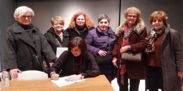 Παρουσιάστηκε η ποιητική συλλογή της Σοφίας Ιακωβίδου από το Μαυροδένδρι “Τη ψής-ι-μ’ θαλασσάκρια”