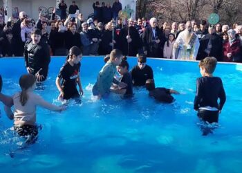 Ρίψη του Τιμίου Σταυρού και Καθαγιασμός των υδάτων στην Ποντοκώμη (Βίντεο)